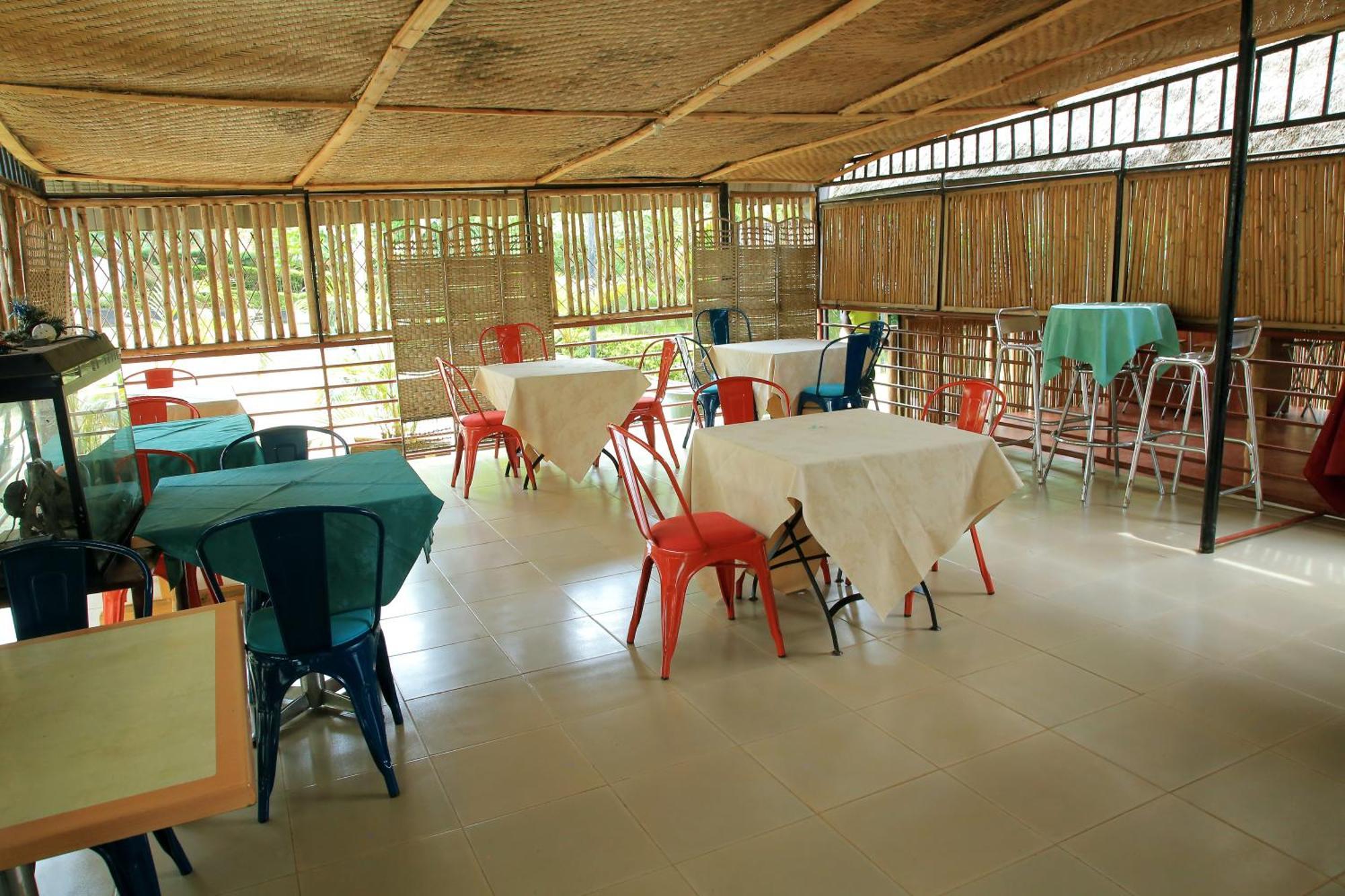Hotel St. Patrick'S Forest House à Entebbe Extérieur photo